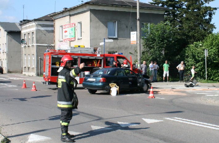 Strażacy kierują ruchem ....